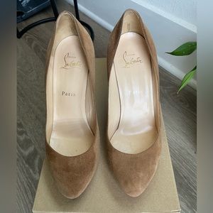 CHRISTIAN LOUBOUTIN TAN ROUND TOE TAN SUEDE PUMP SIZE 38